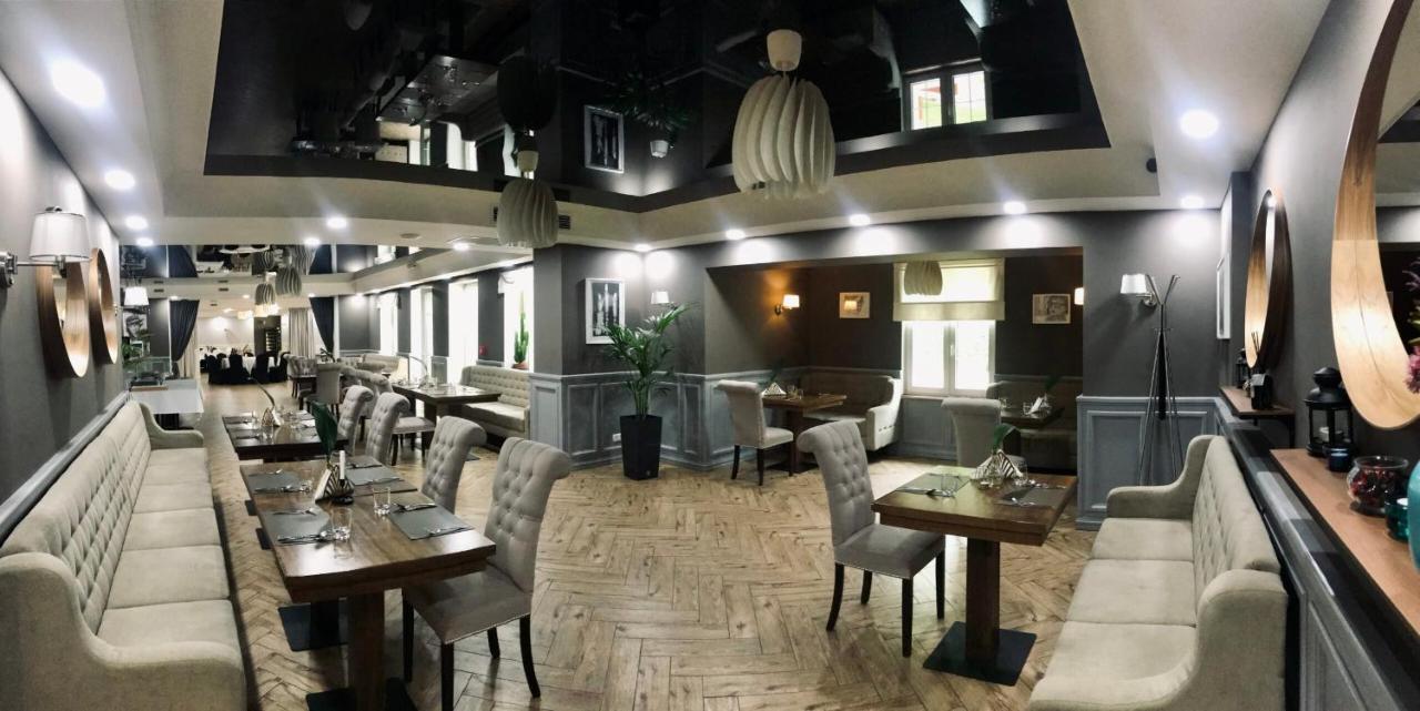 Szafirowy Dwor Hotel & Restauracja Gliwice Esterno foto