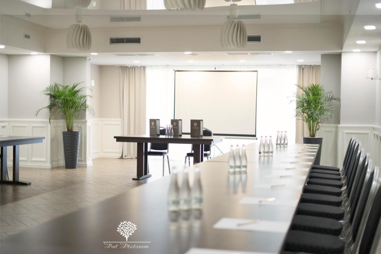 Szafirowy Dwor Hotel & Restauracja Gliwice Esterno foto